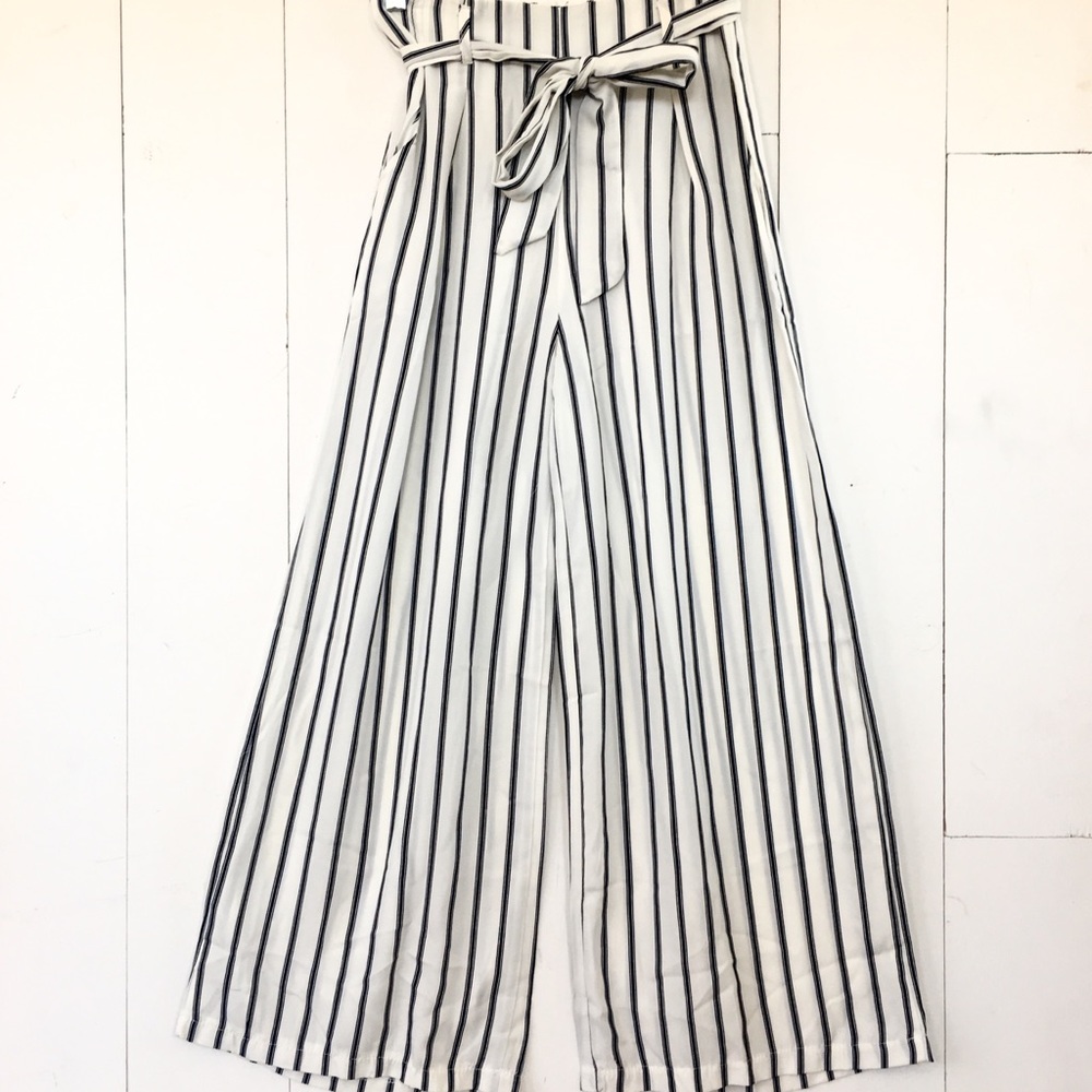 B&W WIDE LEG HIGH WAISTED PANTS